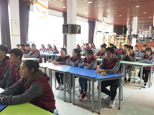学生像素600.jpg
