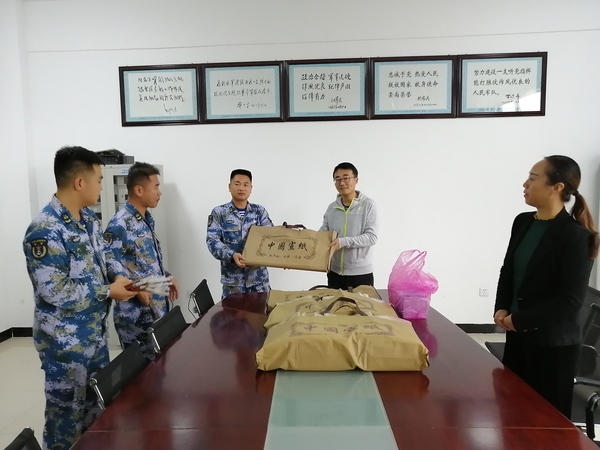 蚌埠九中卢春江校长介绍了蚌埠九中书法课程的发展,介绍了创建书法