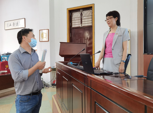 蚌埠九中组织班主任开展学生常见心理识别及处理培训