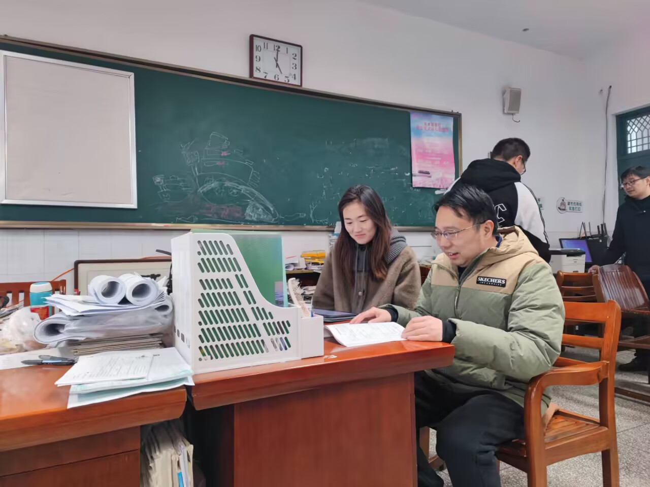 蚌埠九中组织青年教师拜师结对回头看活动